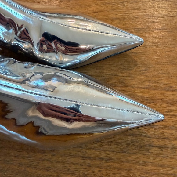 BRAND NEW - NWOB- Gianni Bini Metallic Silver Ankle Boots sz 10 - Picture 10 of 10